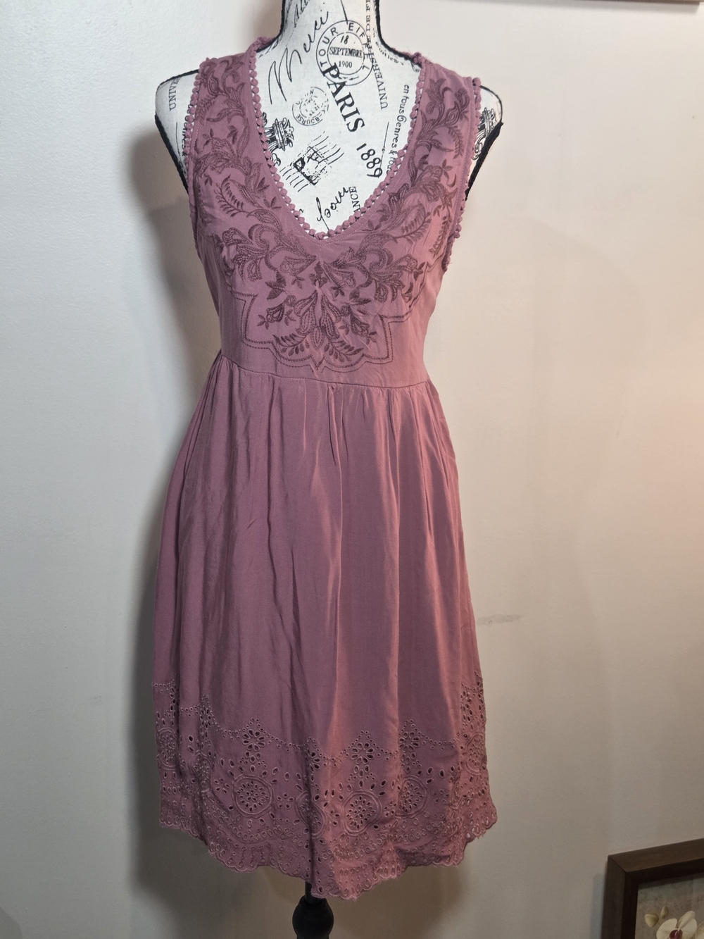 Knox Rose Dusty Rose Sleeveless Embroidered V-Neck Dress
